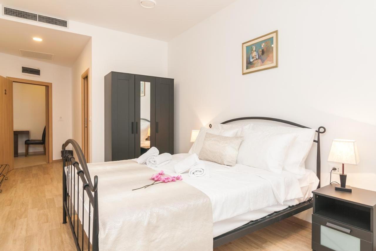 Via Domus Hotel Split Bagian luar foto