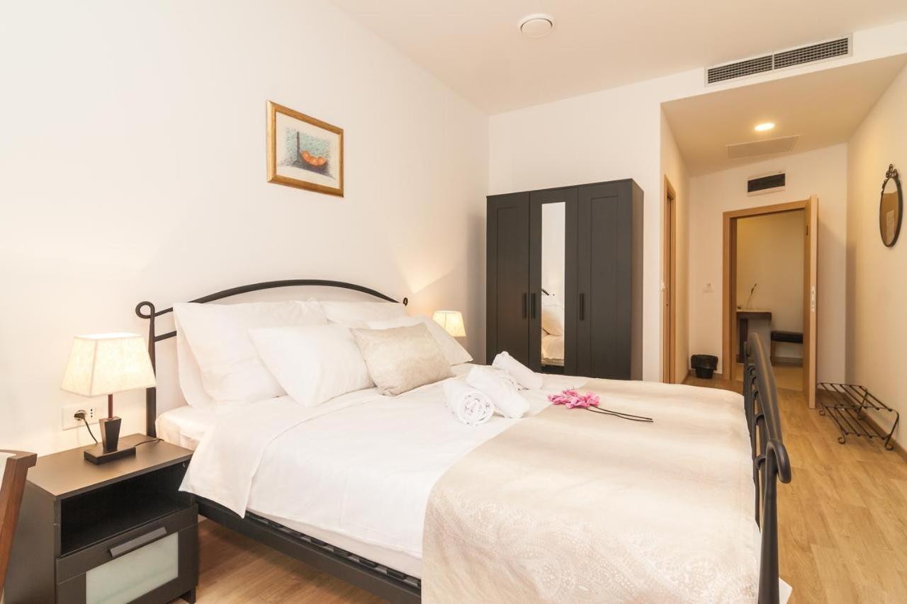 Via Domus Hotel Split Bagian luar foto