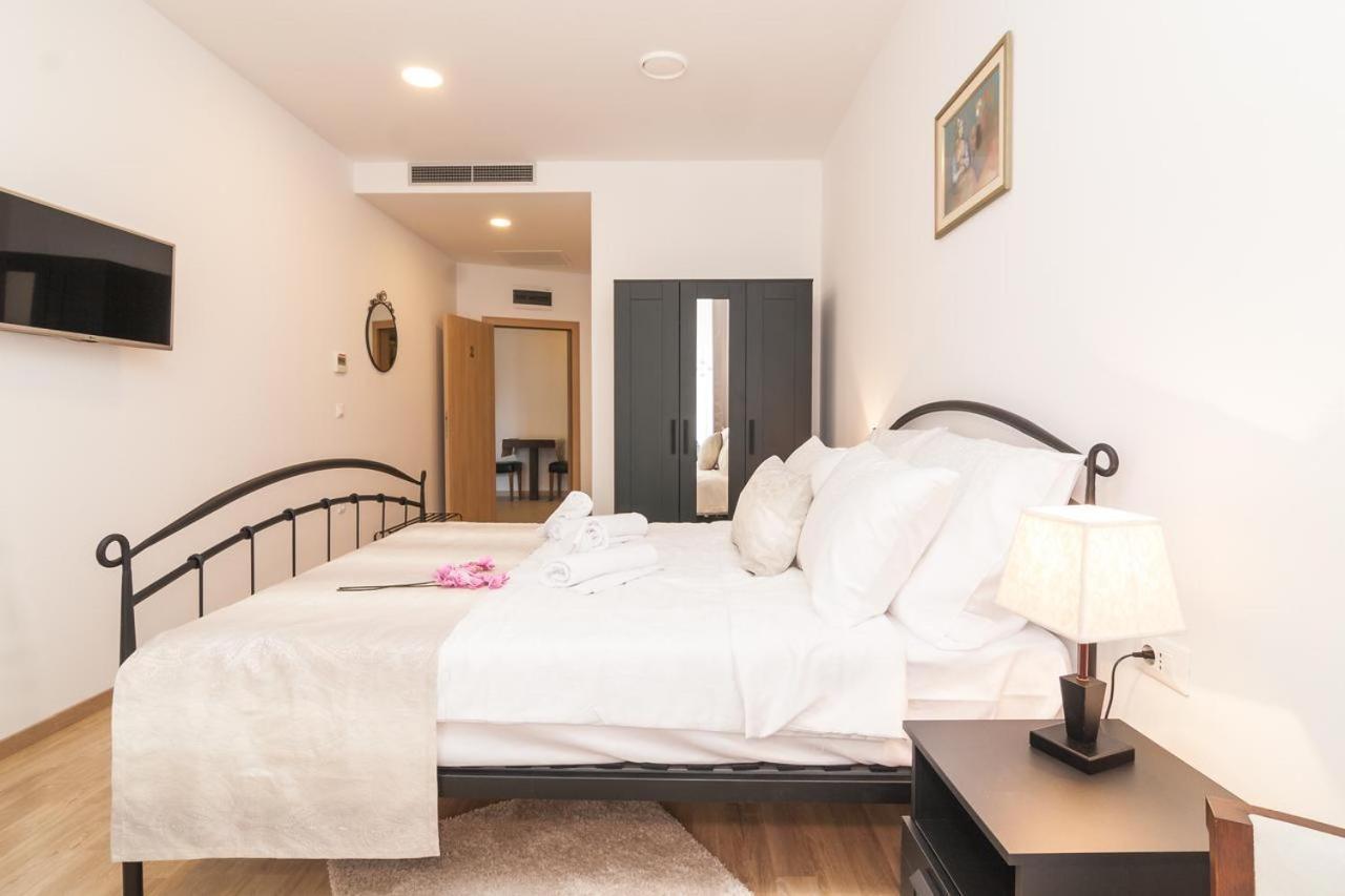 Via Domus Hotel Split Bagian luar foto