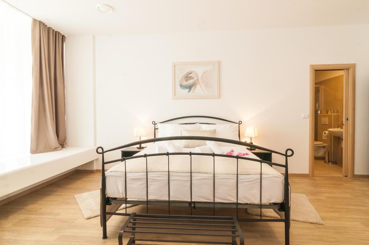 Via Domus Hotel Split Bagian luar foto